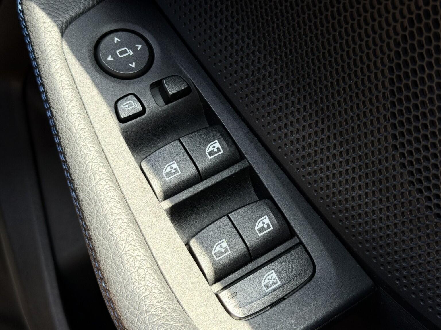 BMW 2 Series view 28