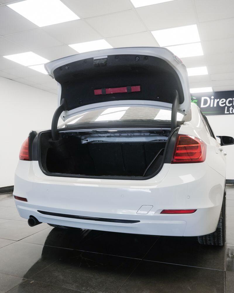BMW 3 Series view 8