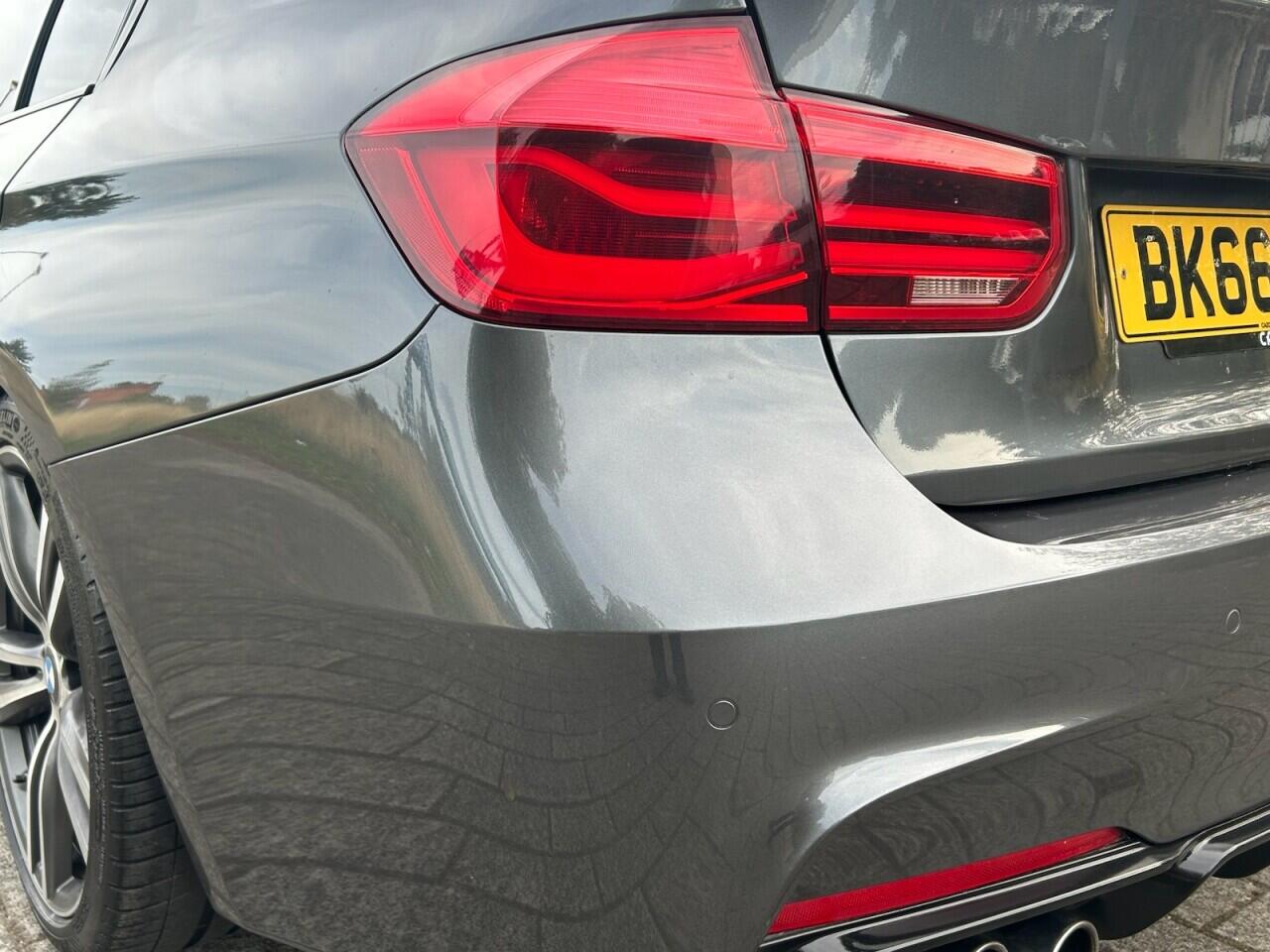 BMW 3 Series view 16