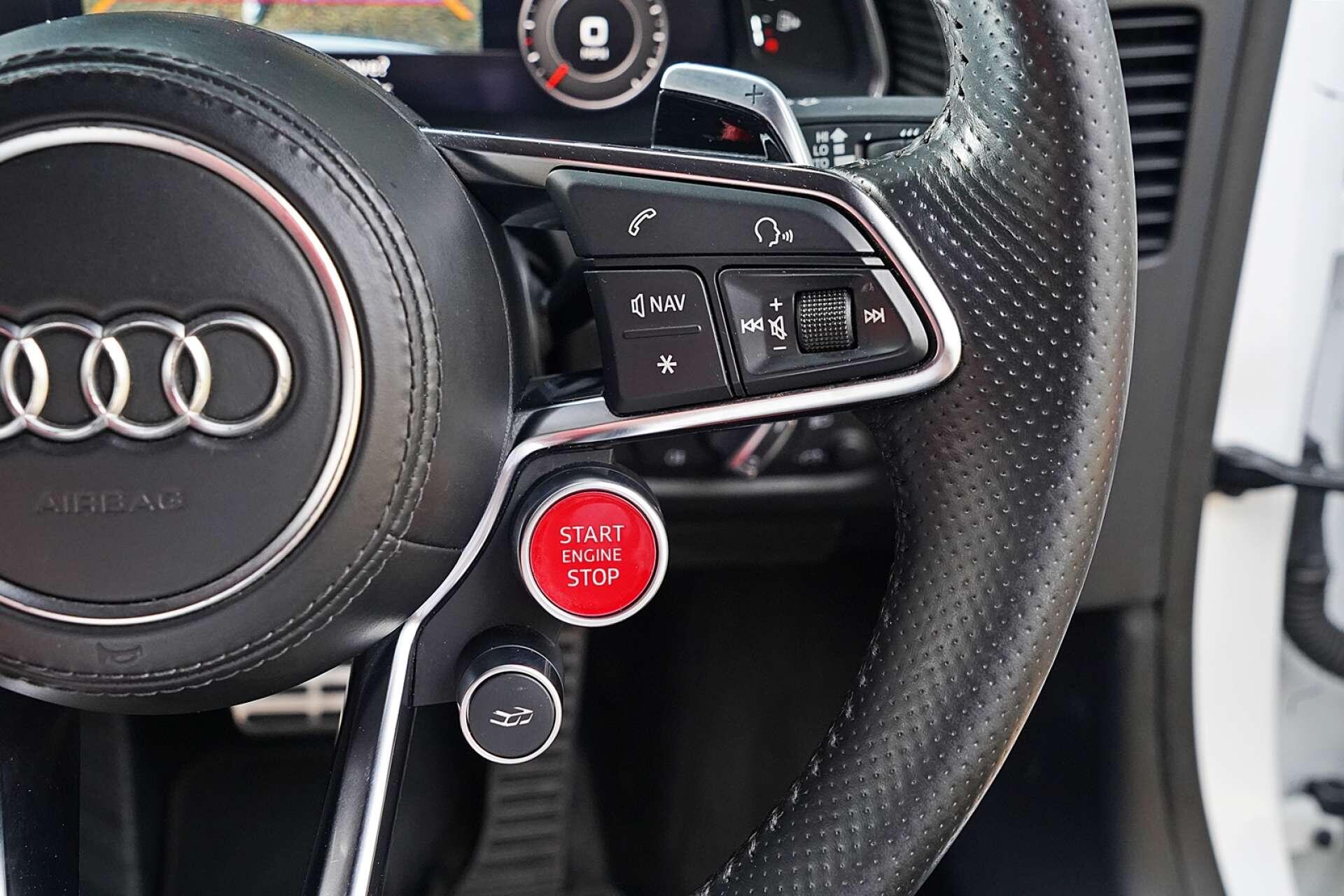 Audi R8 view 33