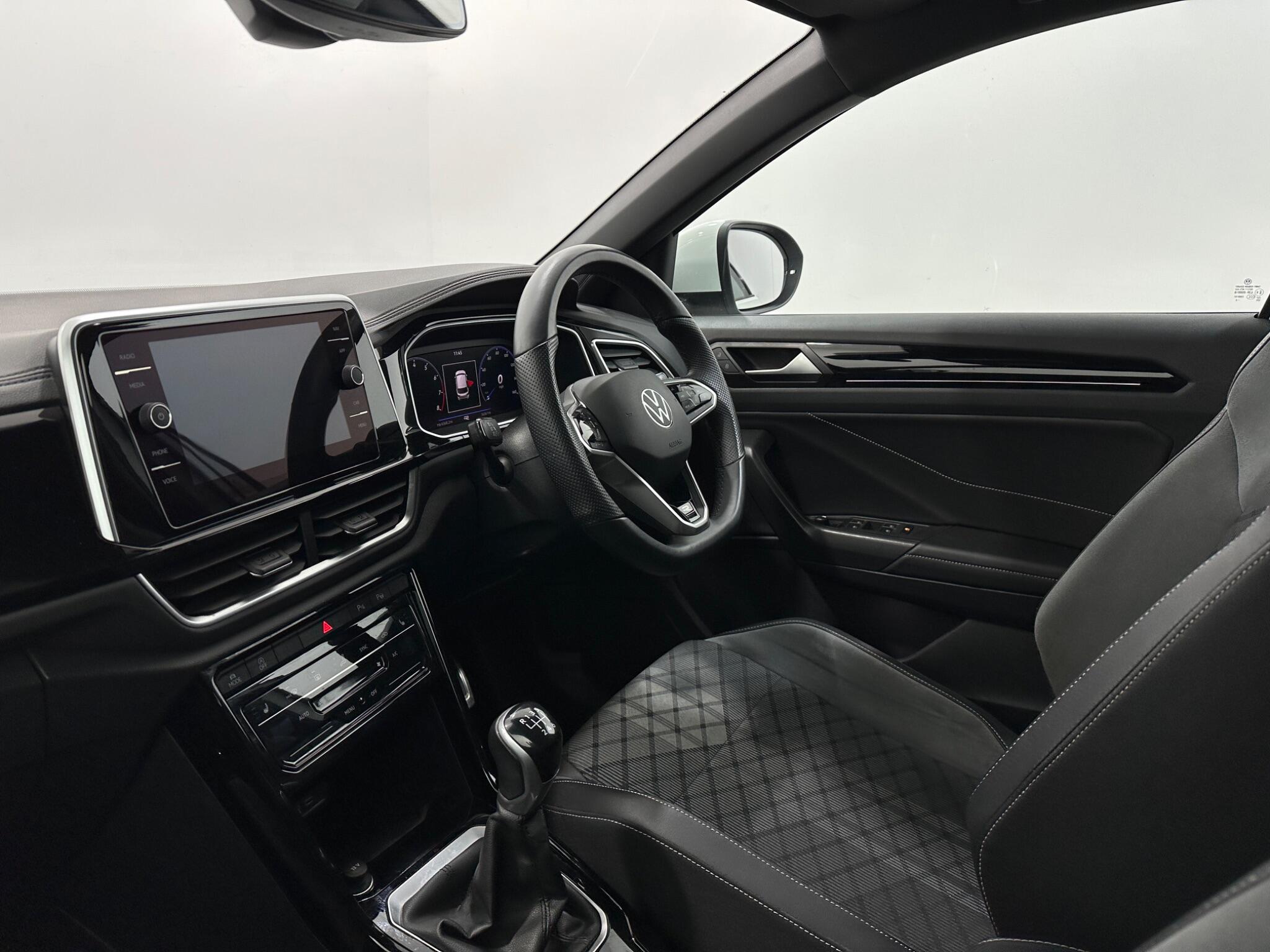 Volkswagen T-Roc view 31