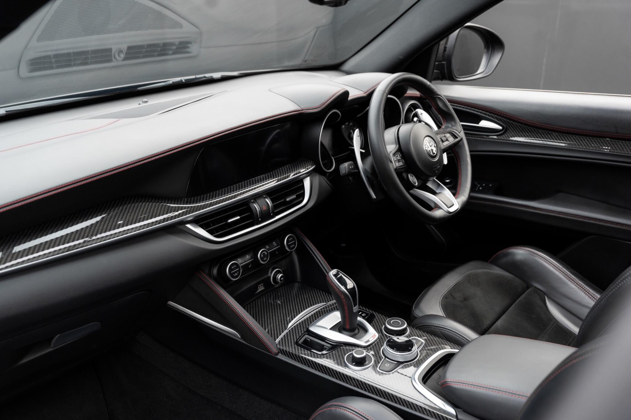 Alfa Romeo Stelvio view 50