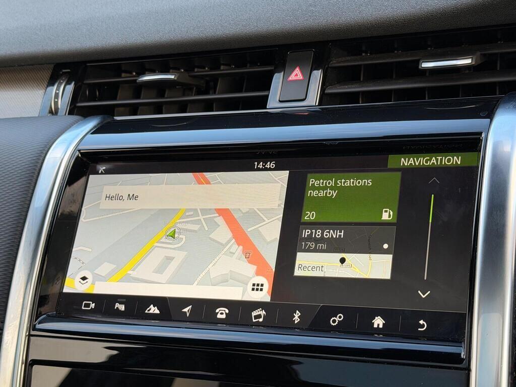 Land Rover Discovery Sport view 34