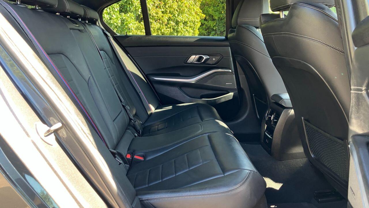 BMW 3 Series view 26