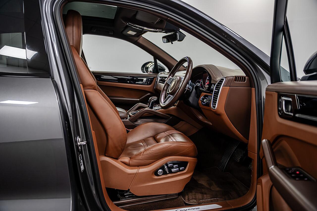 Porsche Cayenne view 4