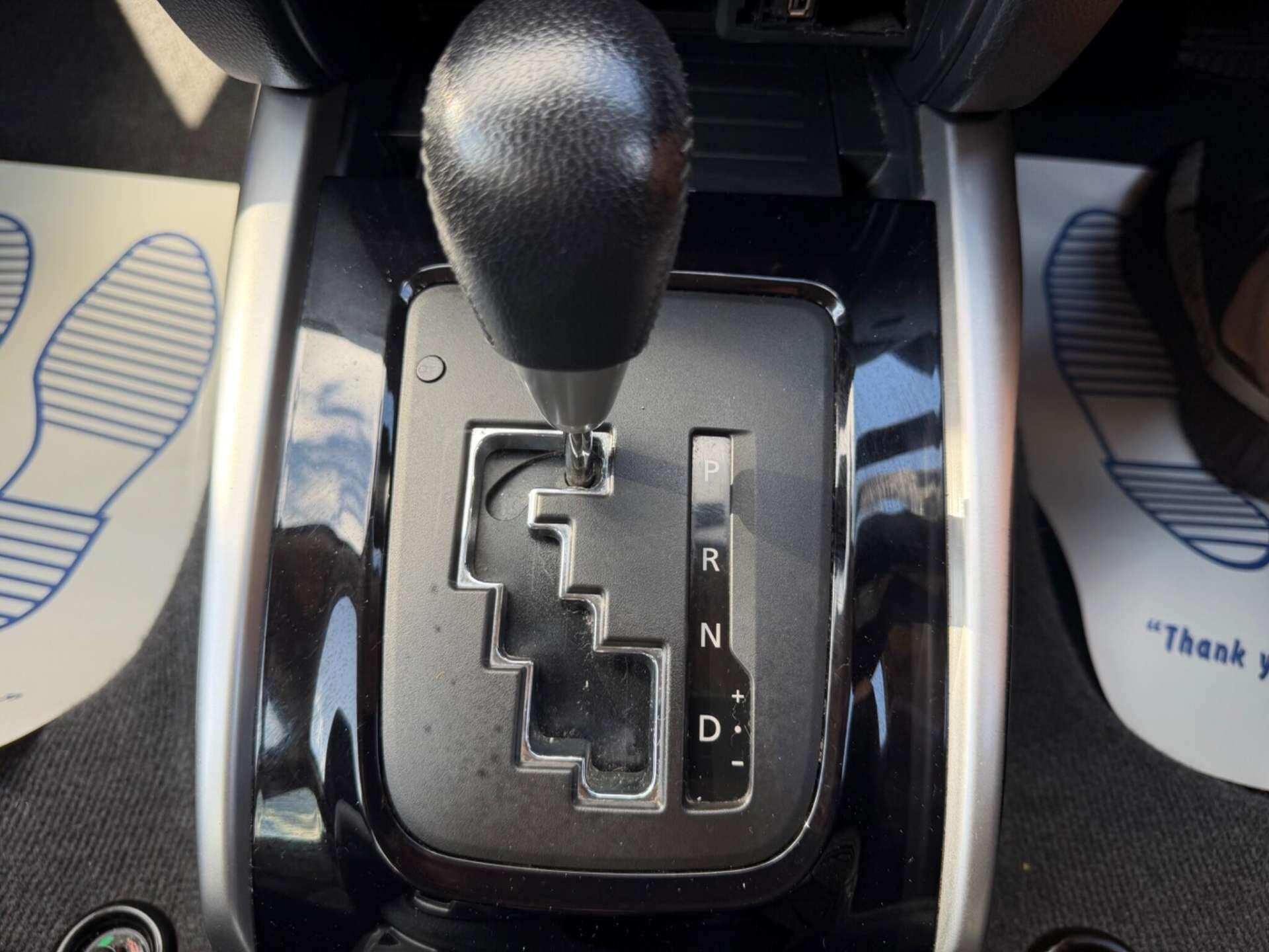 Mitsubishi L200 view 11