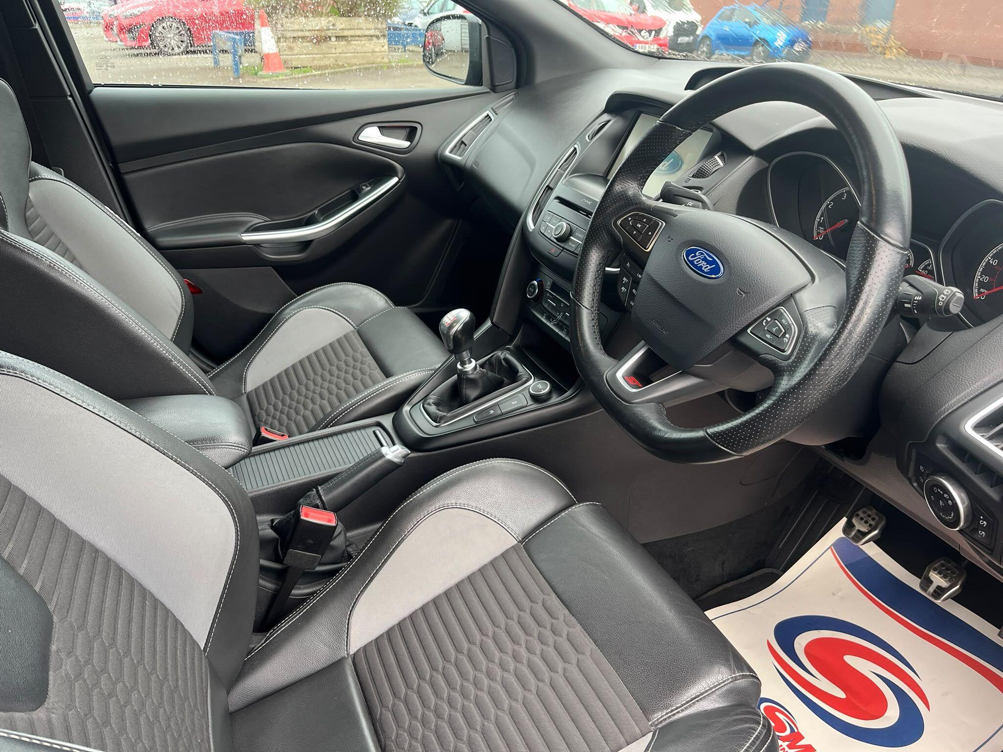 Ford Focus view 12