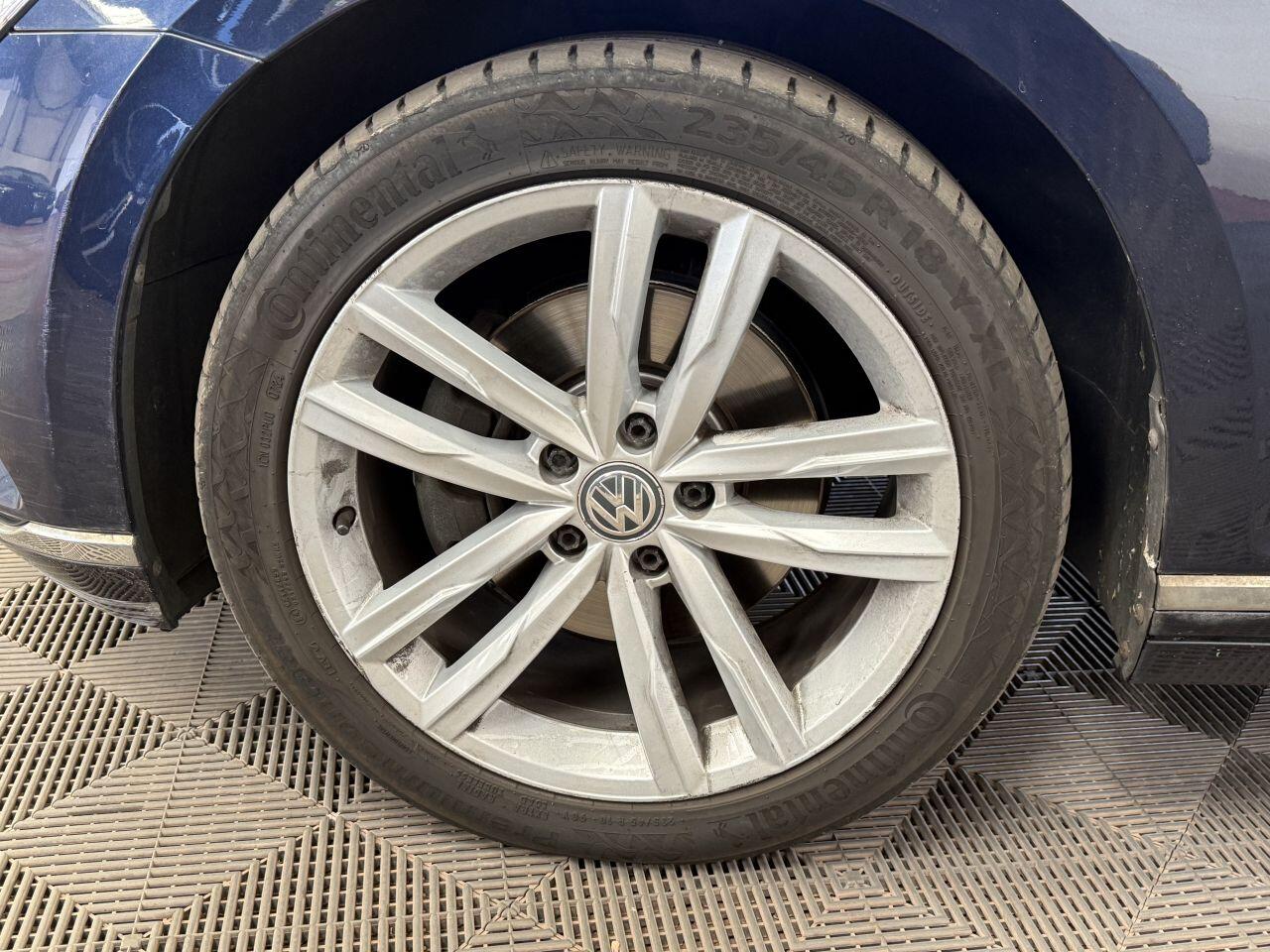 Volkswagen Passat view 22