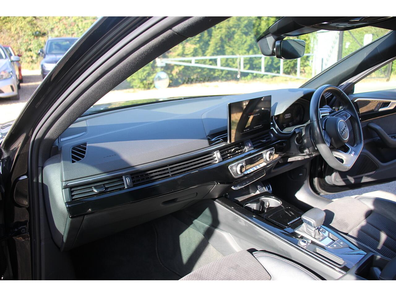 Audi A4 view 15