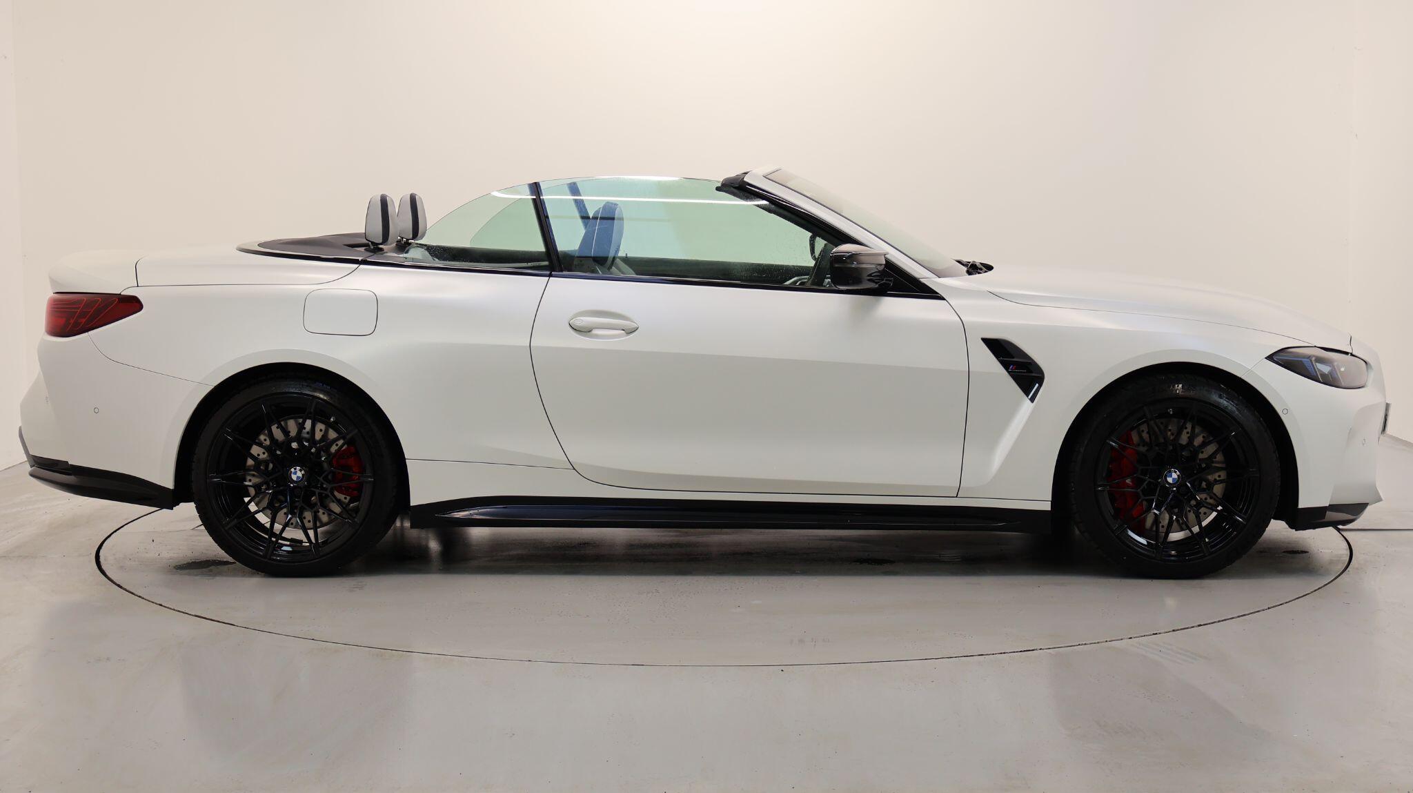 BMW M4 view 3