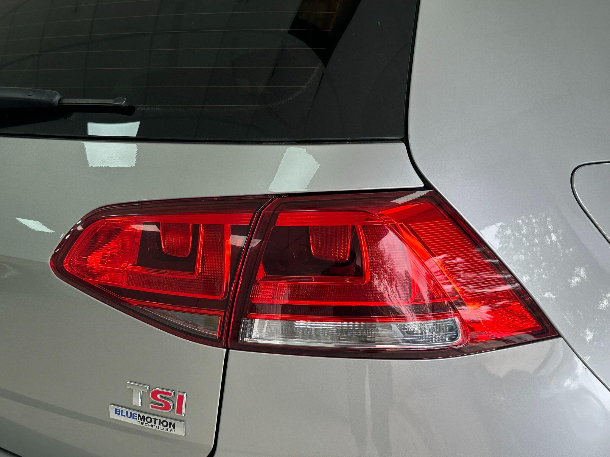 2014 Volkswagen Golf image 38