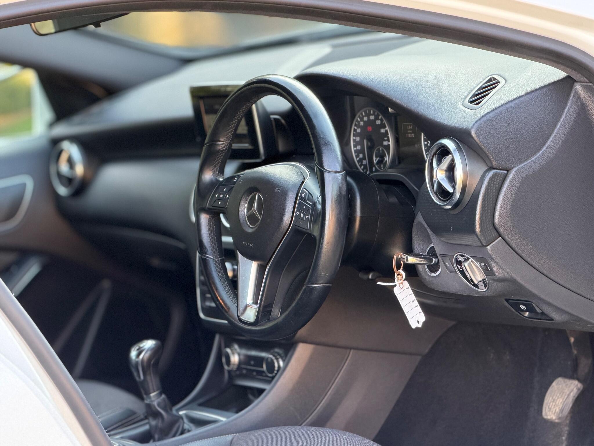 2013 Mercedes-Benz A Class 1.5 A180 CDI SE Euro 5 (s/s) 5dr image 16