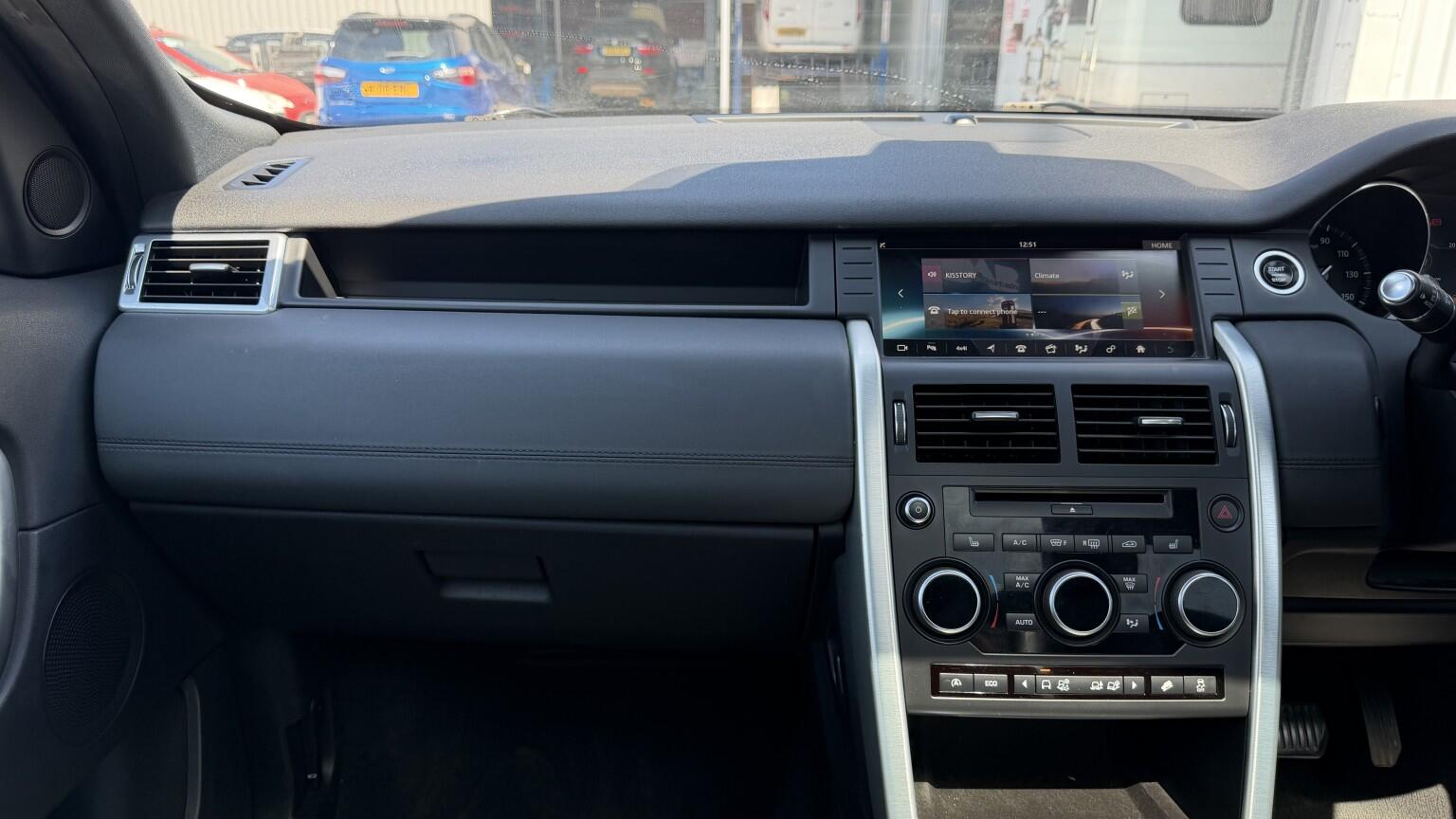 Land Rover Discovery Sport view 27