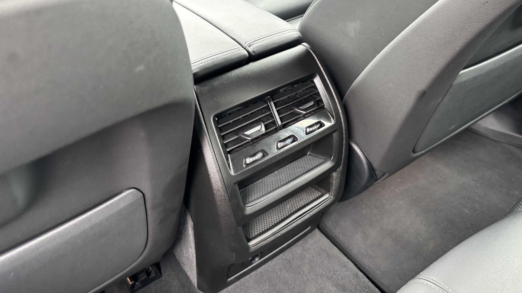 BMW X5 view 31