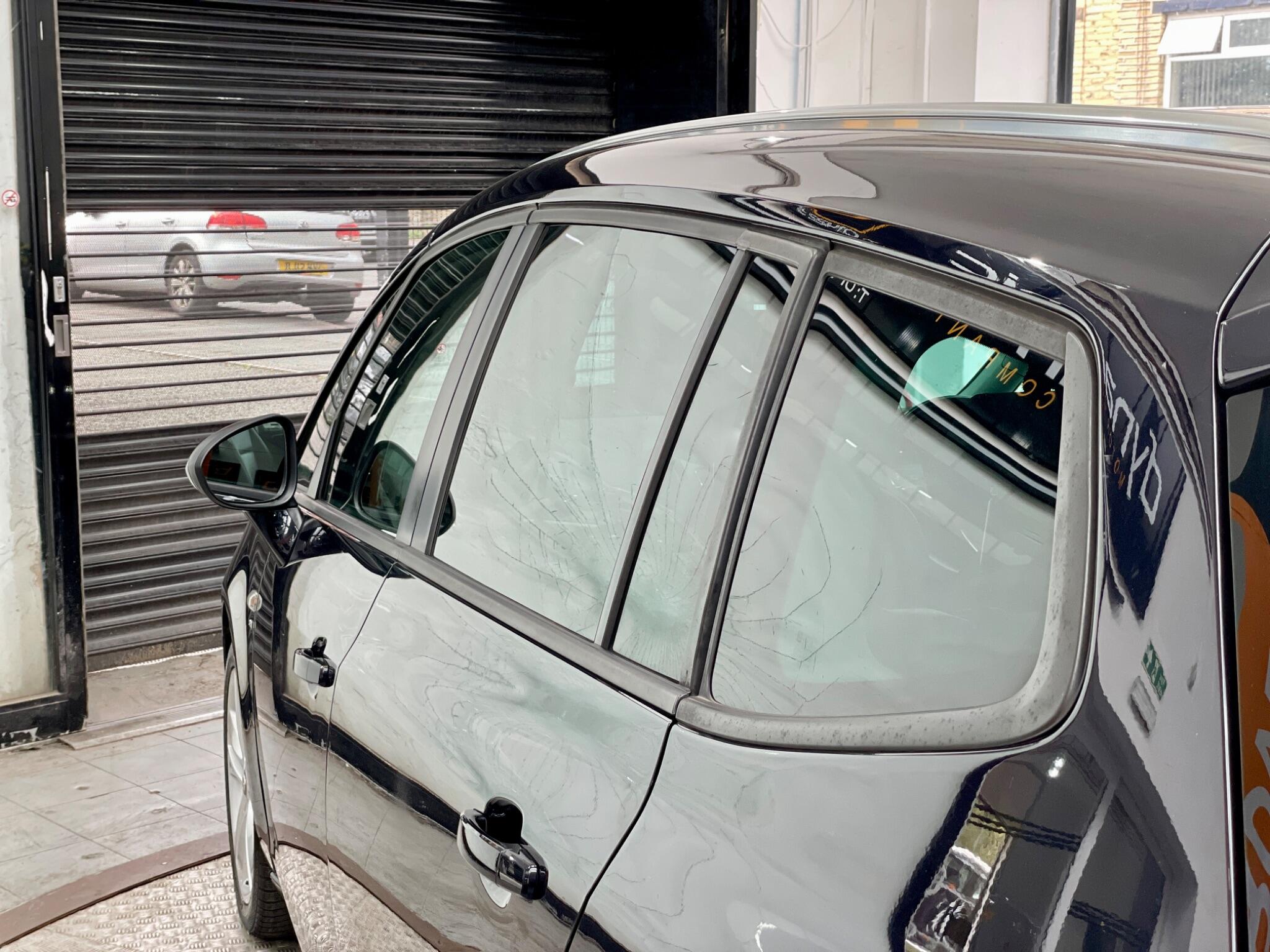 Vauxhall Zafira Tourer view 26