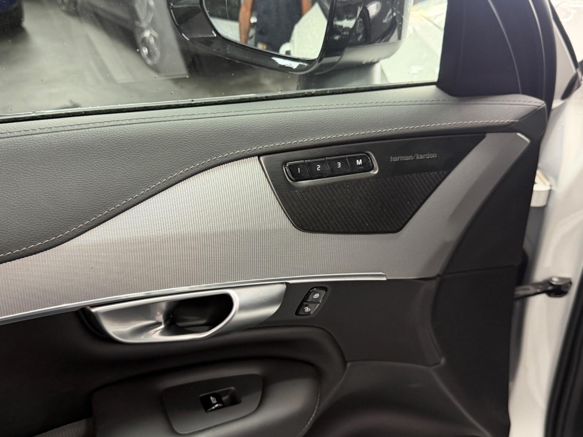 Volvo XC90 view 16