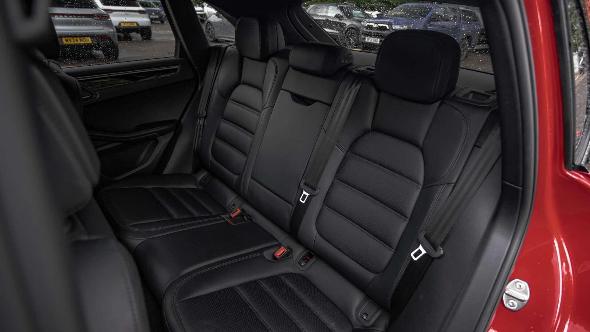 Porsche Macan view 15