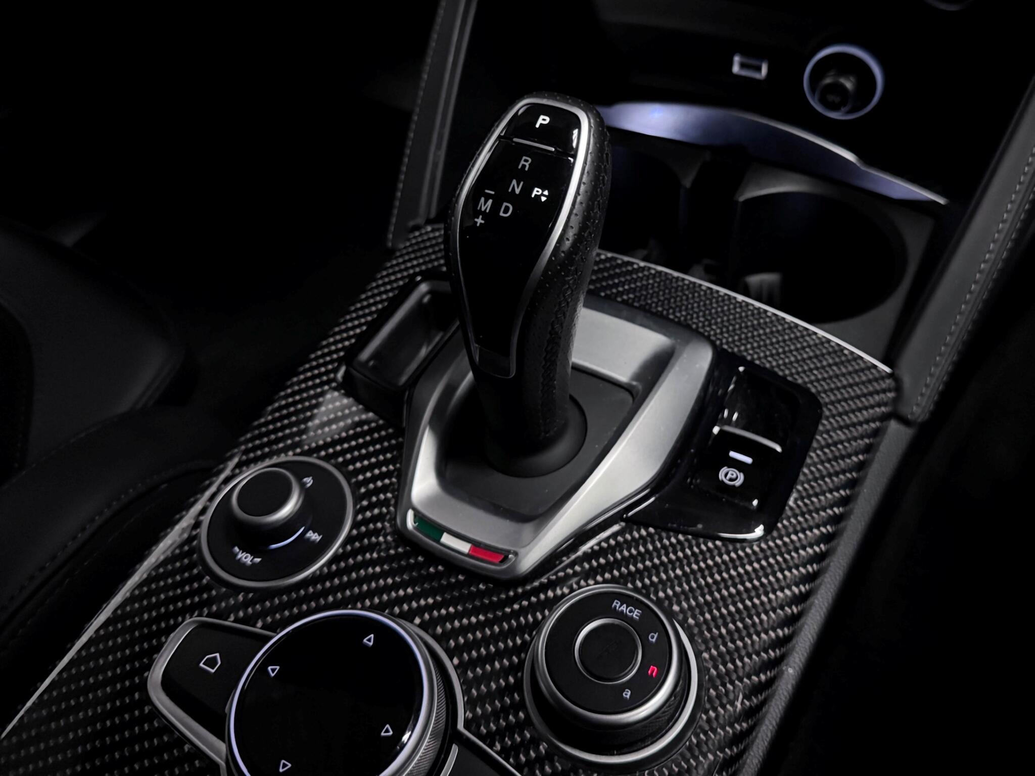 Alfa Romeo Stelvio view 33