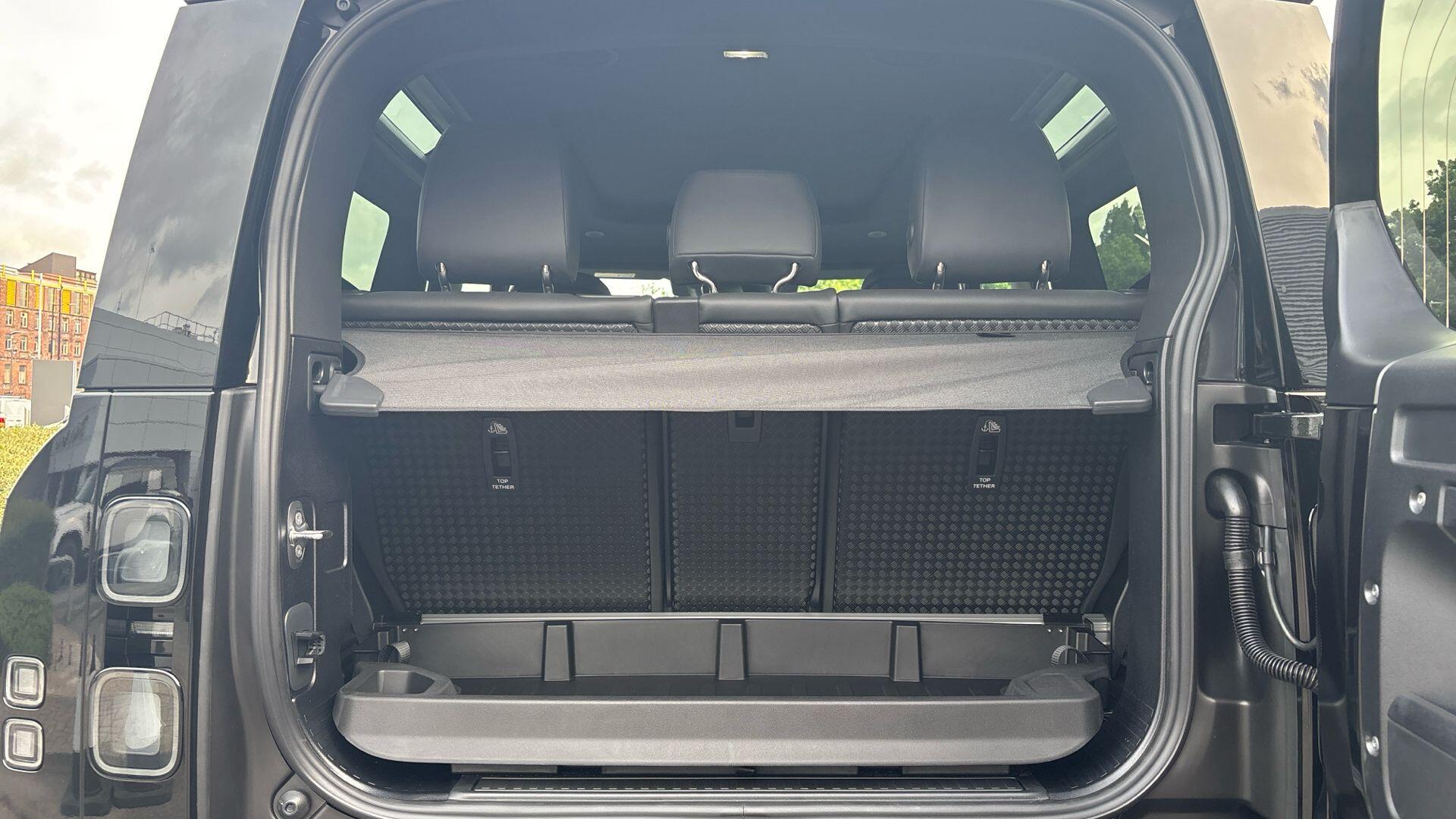 Land Rover Defender view 39