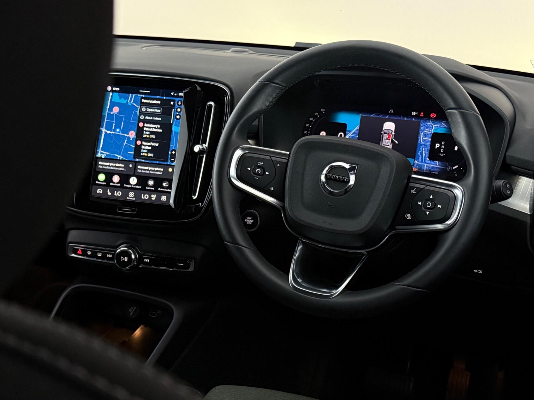 Volvo XC40 view 14
