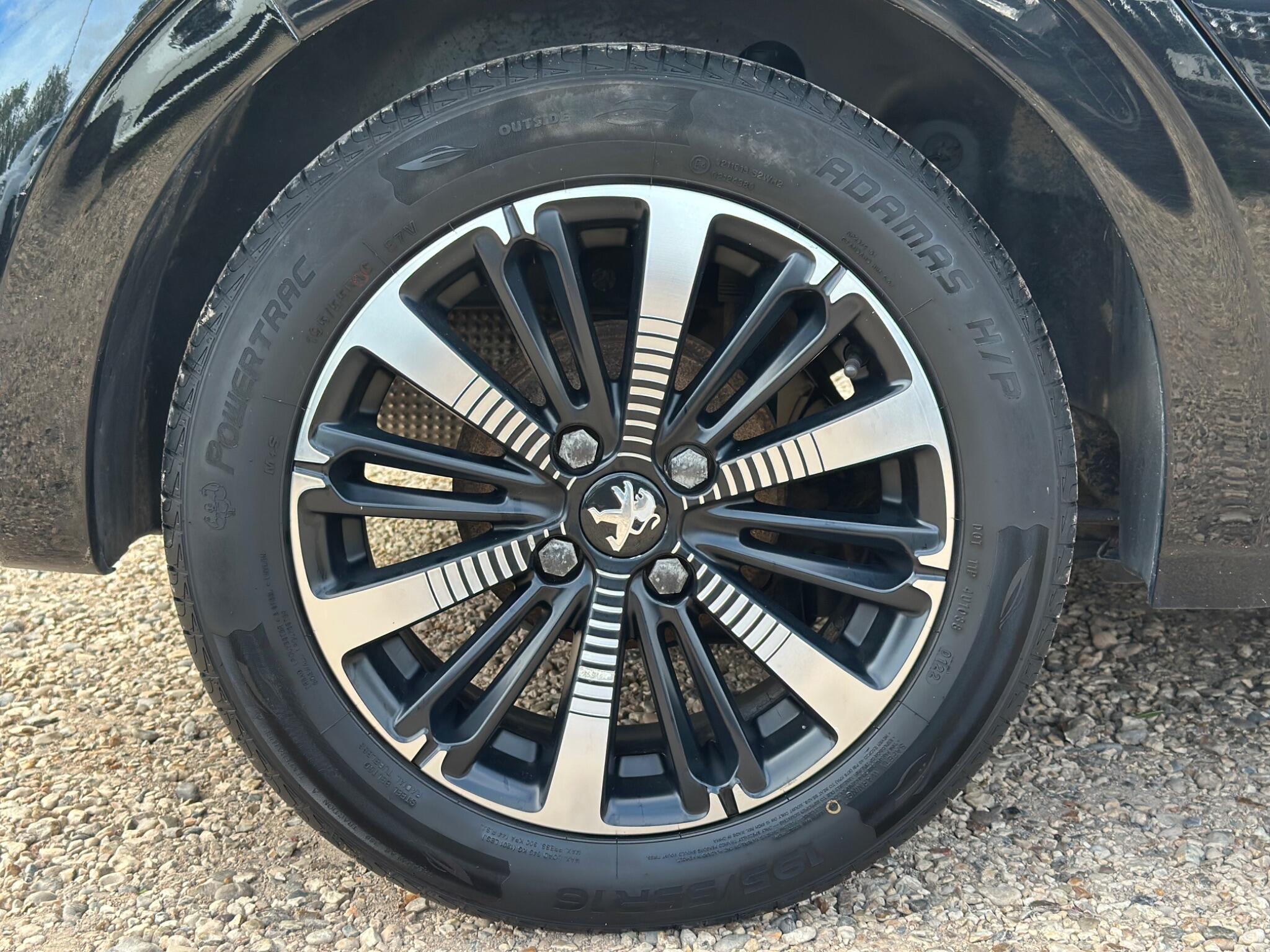 Peugeot 208 view 65
