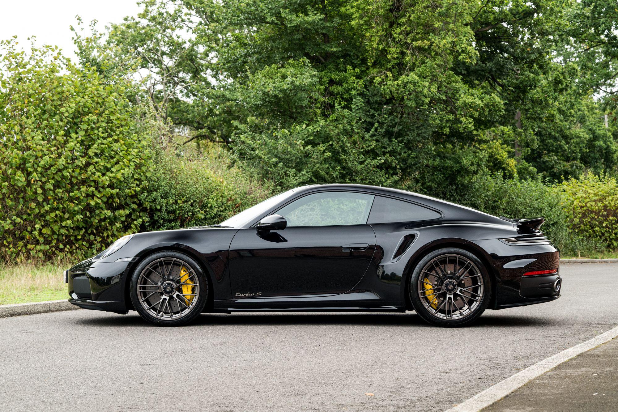 Porsche 911 view 5