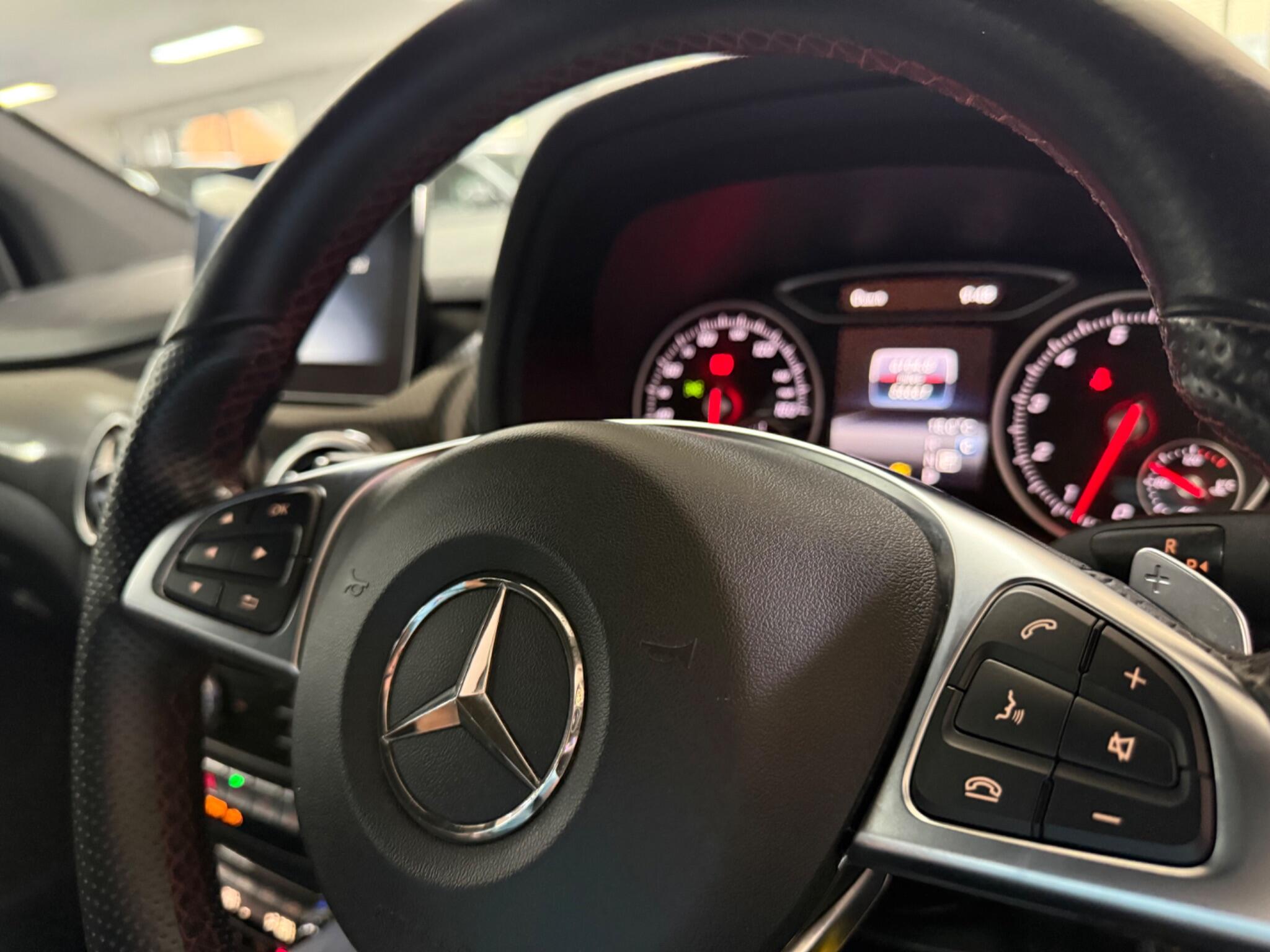 Mercedes-Benz B-Class view 12
