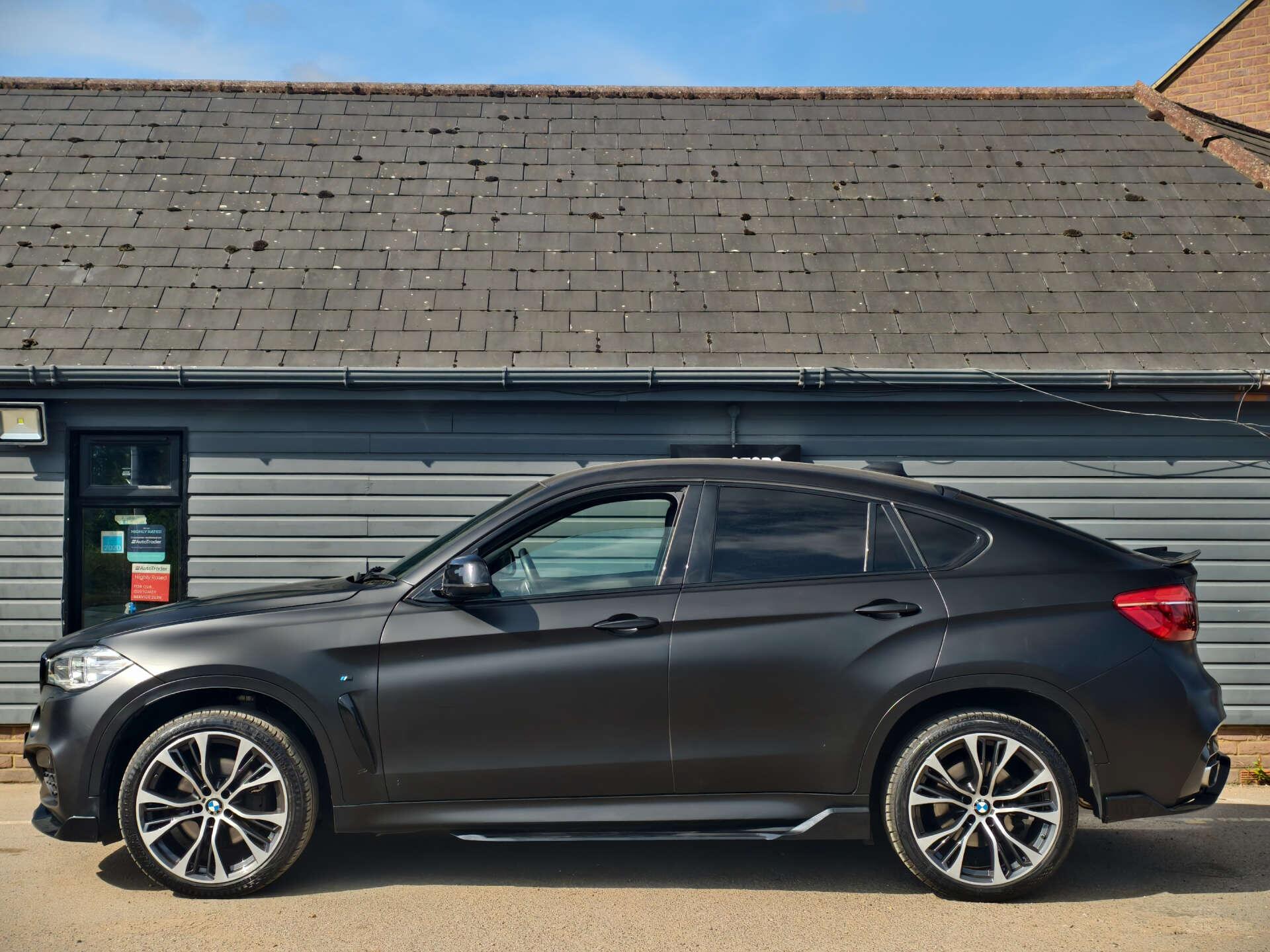 BMW X6 view 12