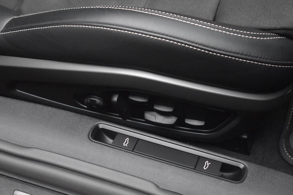 Porsche 911 view 45