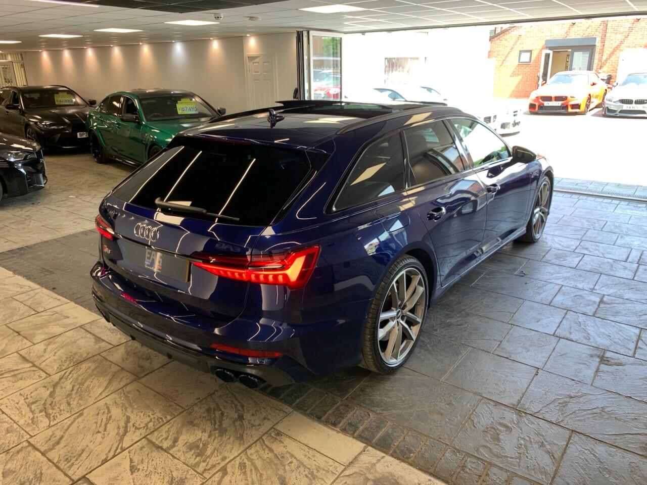 Audi S6 Avant view 16