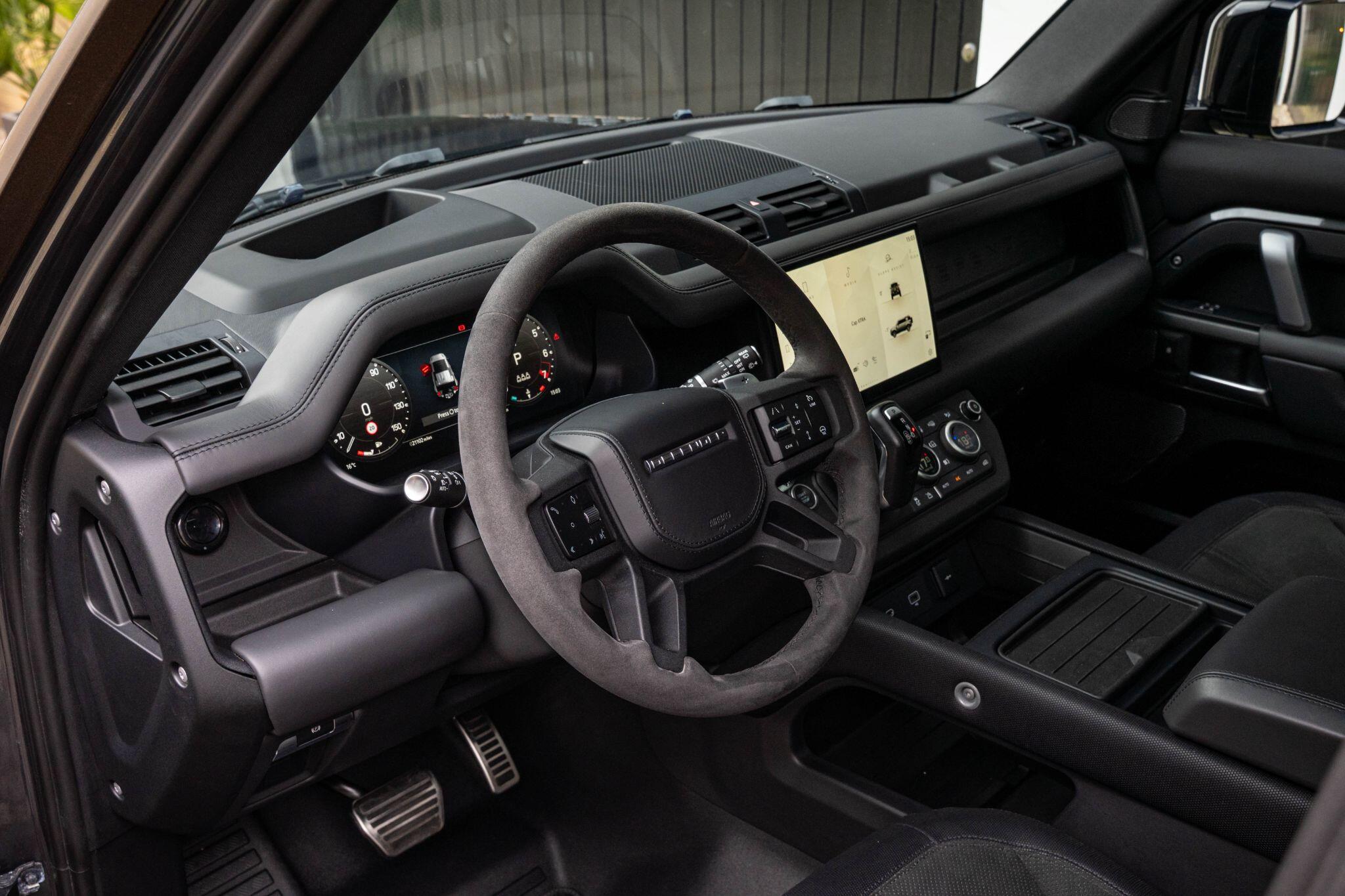 Land Rover Defender view 25