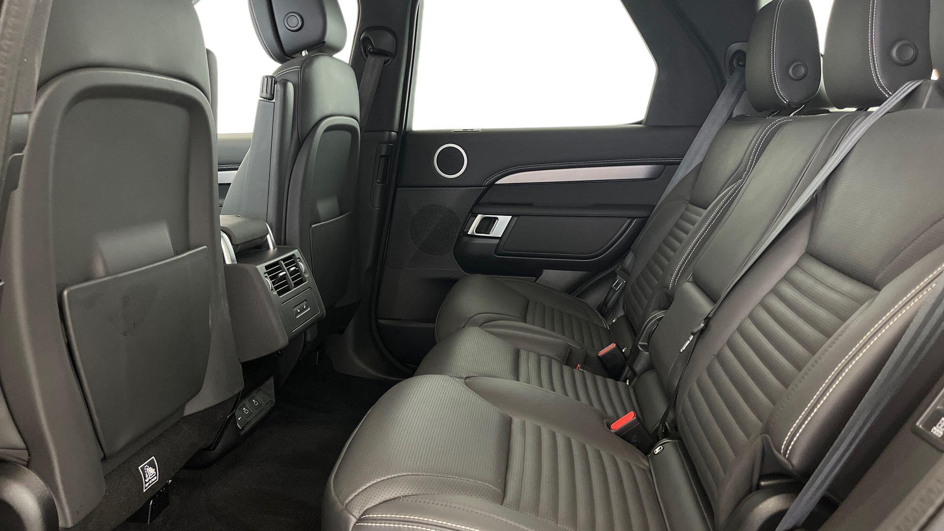 Land Rover Discovery view 4