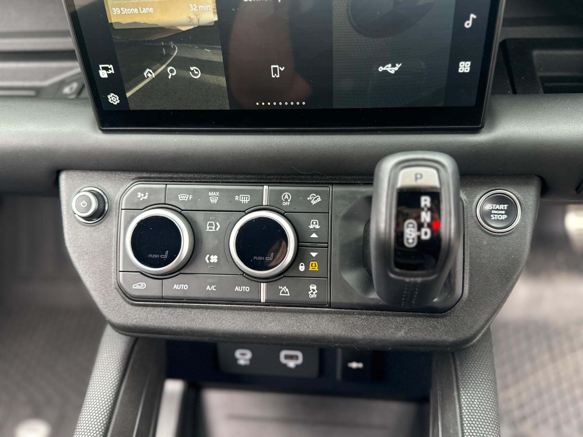 Land Rover Defender 130 view 43