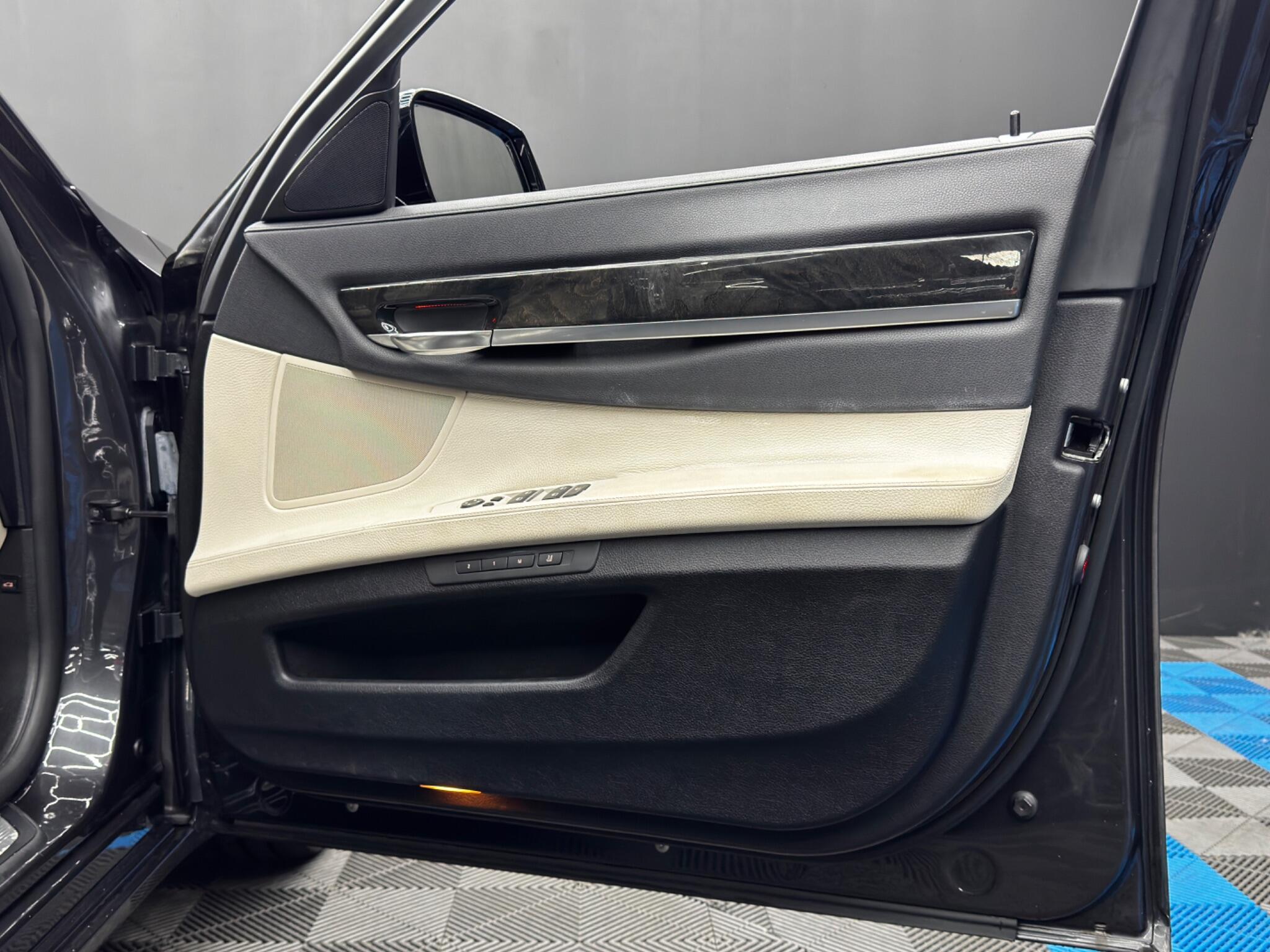 BMW 7 Series view 43