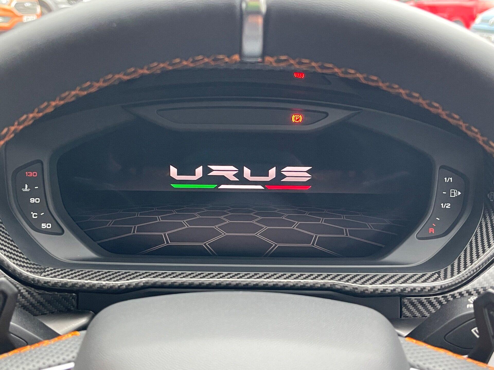 Lamborghini Urus view 92