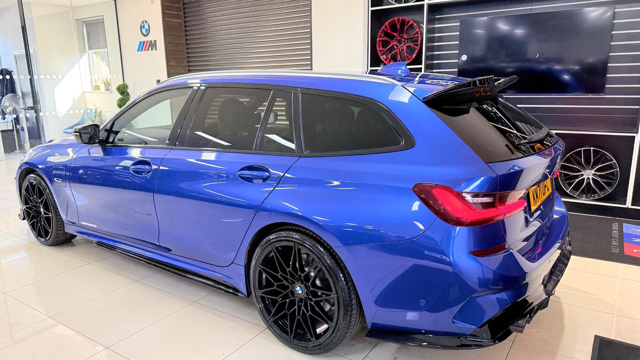 BMW 3 Series view 4