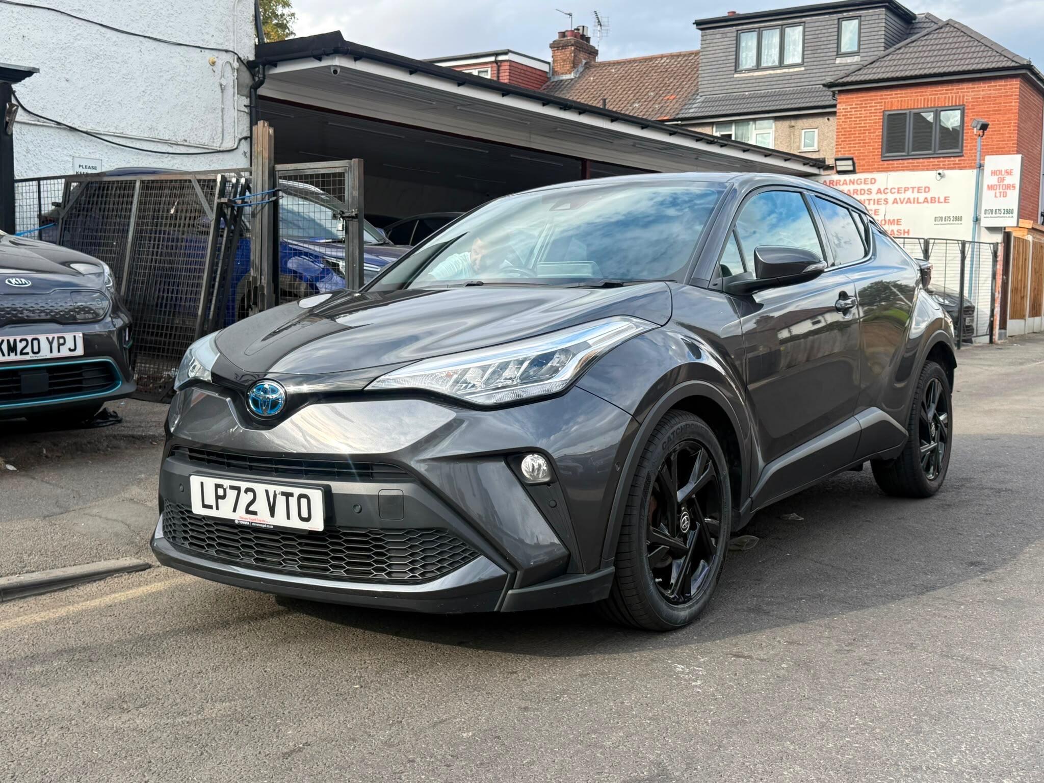 Toyota C-HR view 3