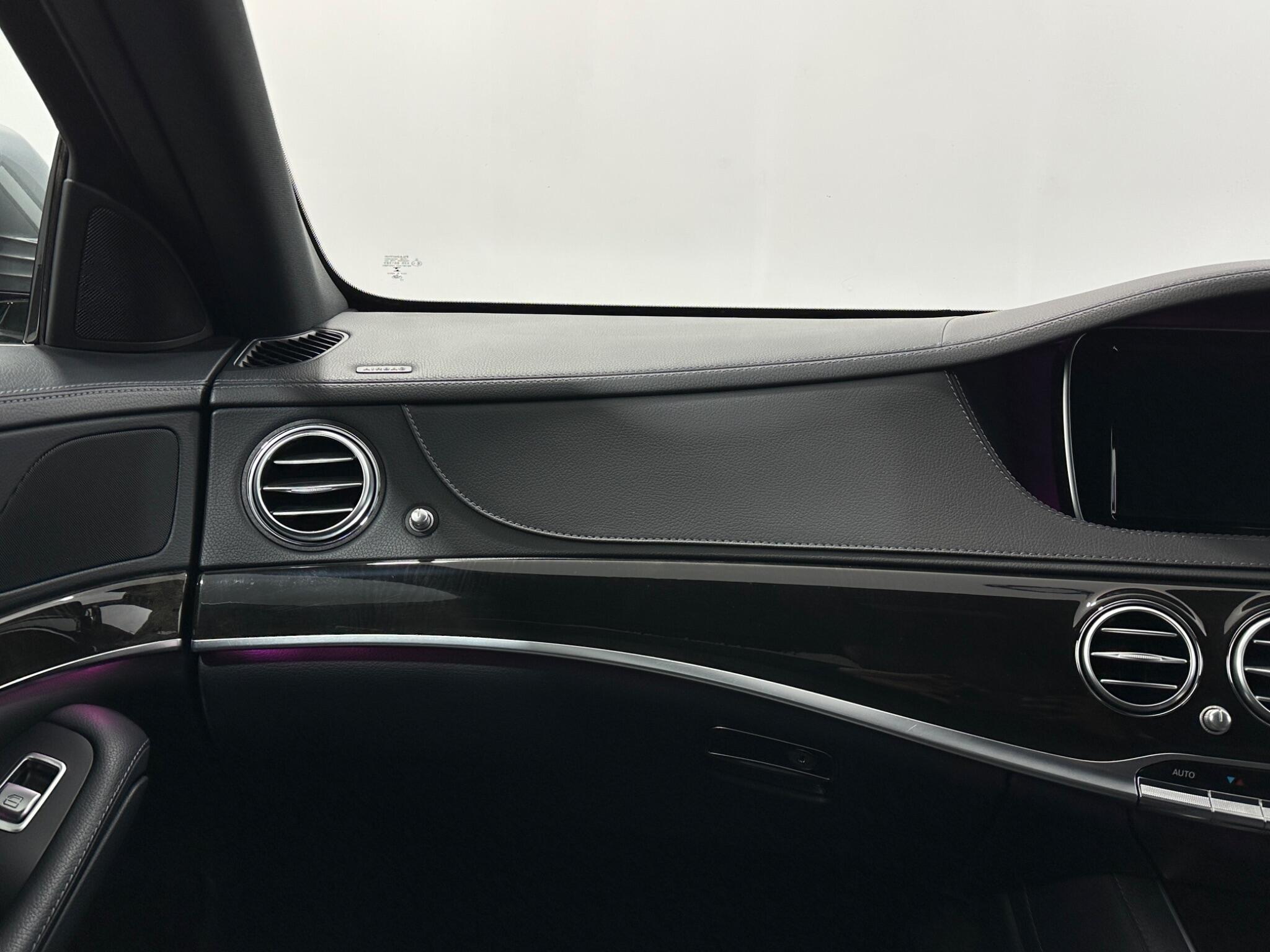 Mercedes-Benz S-Class view 30