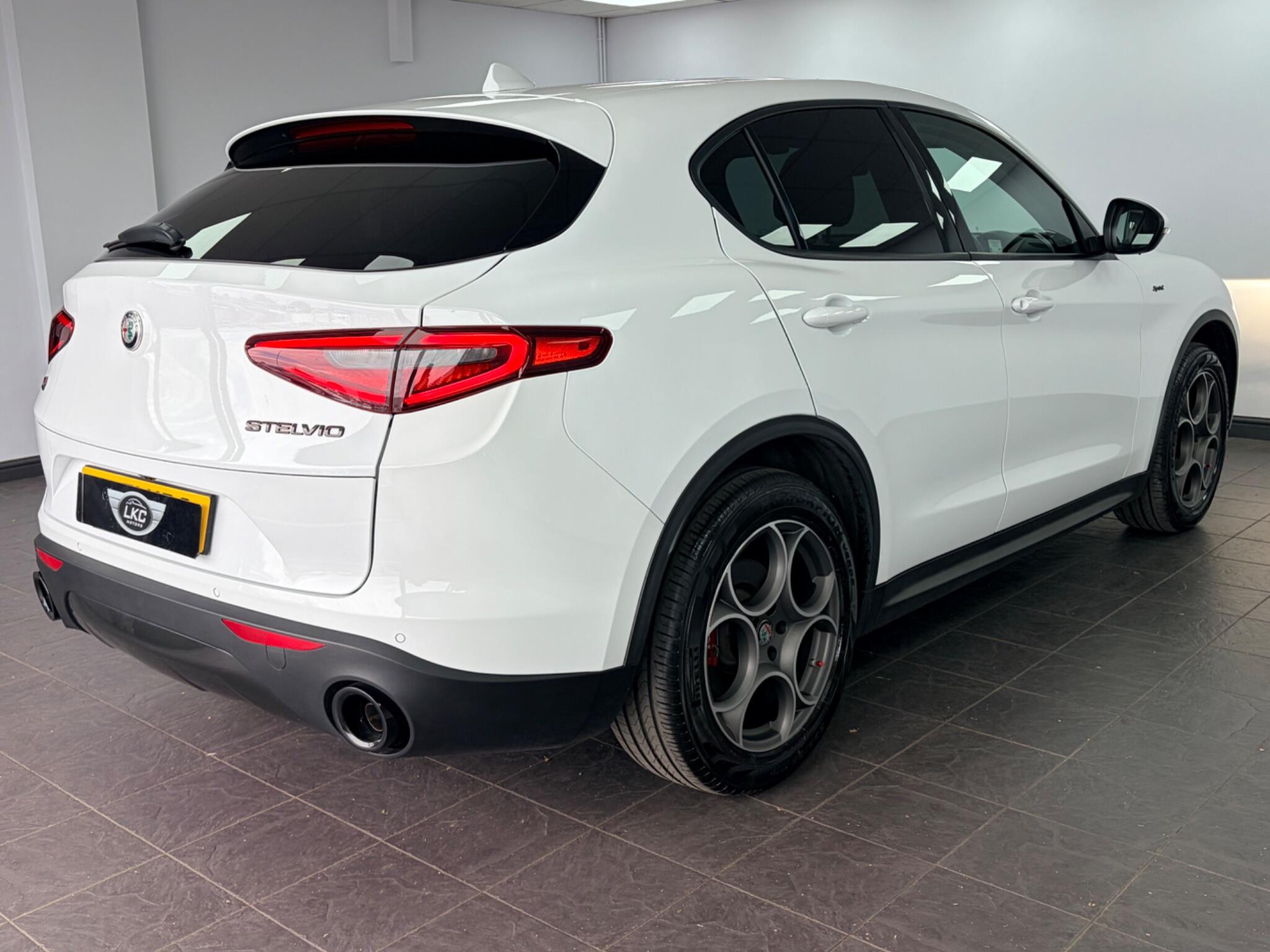 Alfa Romeo Stelvio view 7