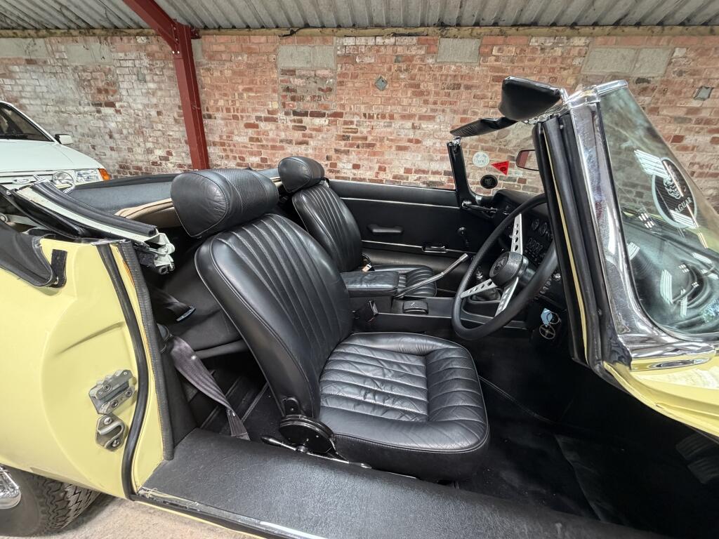 Jaguar E-Type view 11