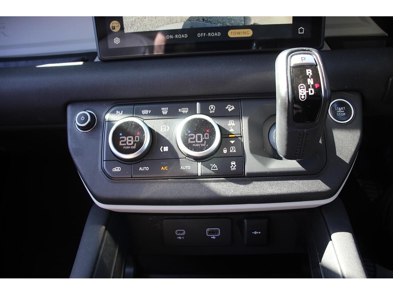 Land Rover Defender view 29