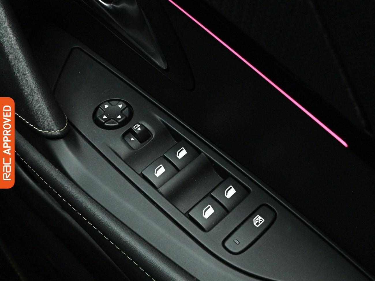 Peugeot 208 view 24