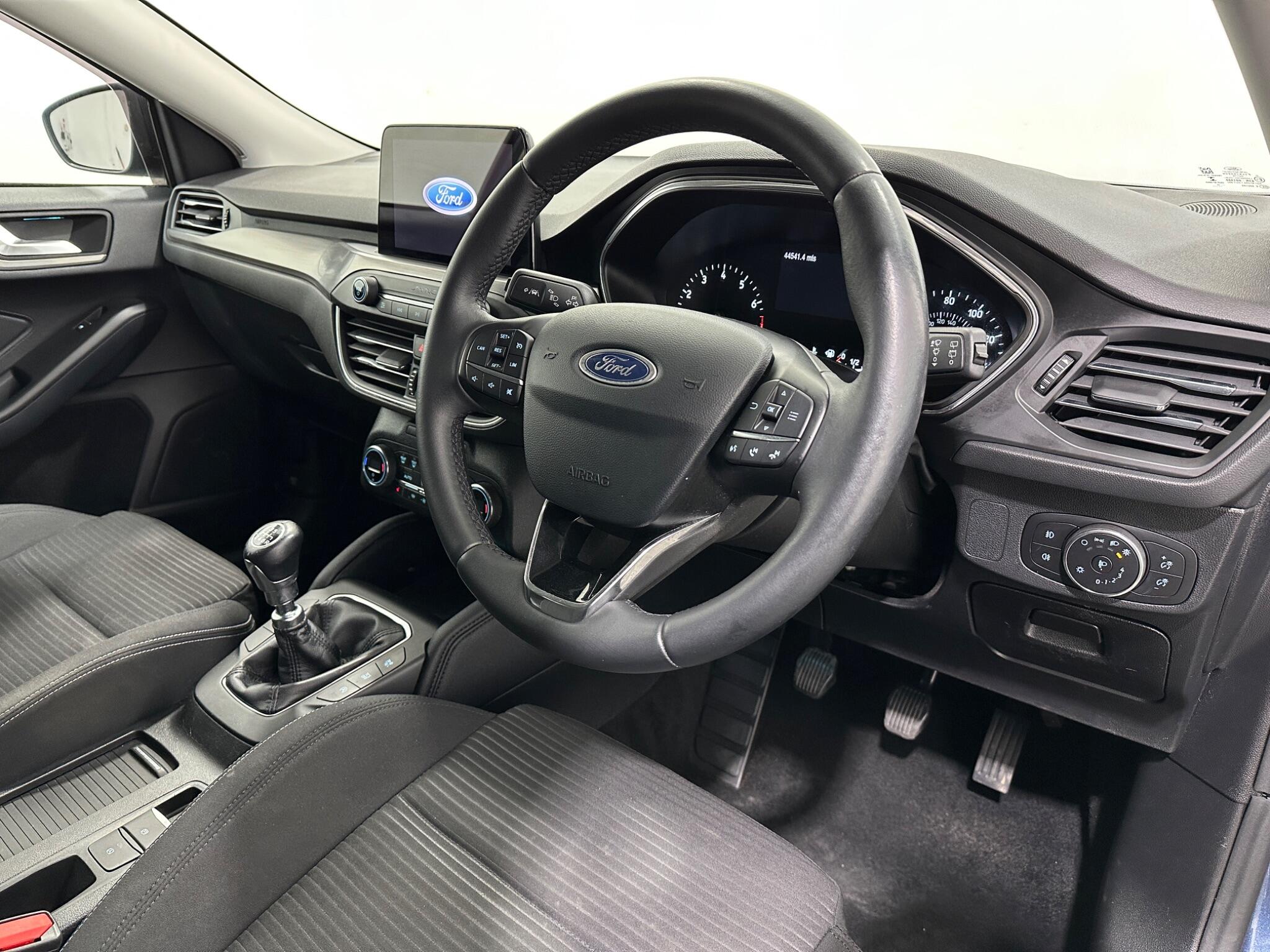 Ford Focus view 11