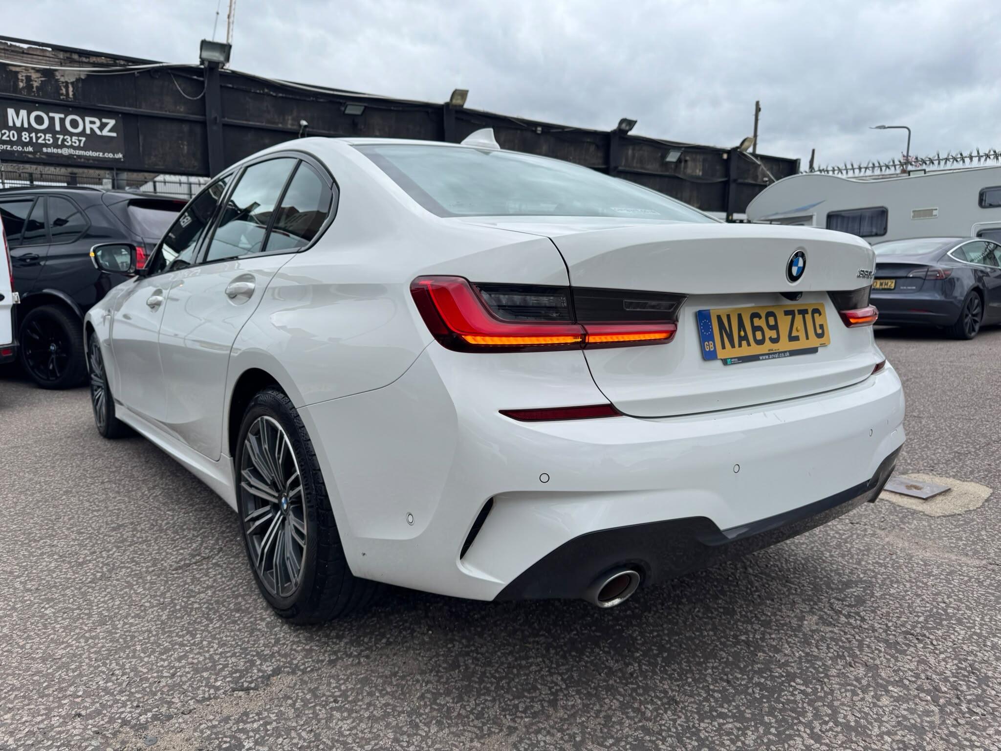 BMW 3 Series view 5