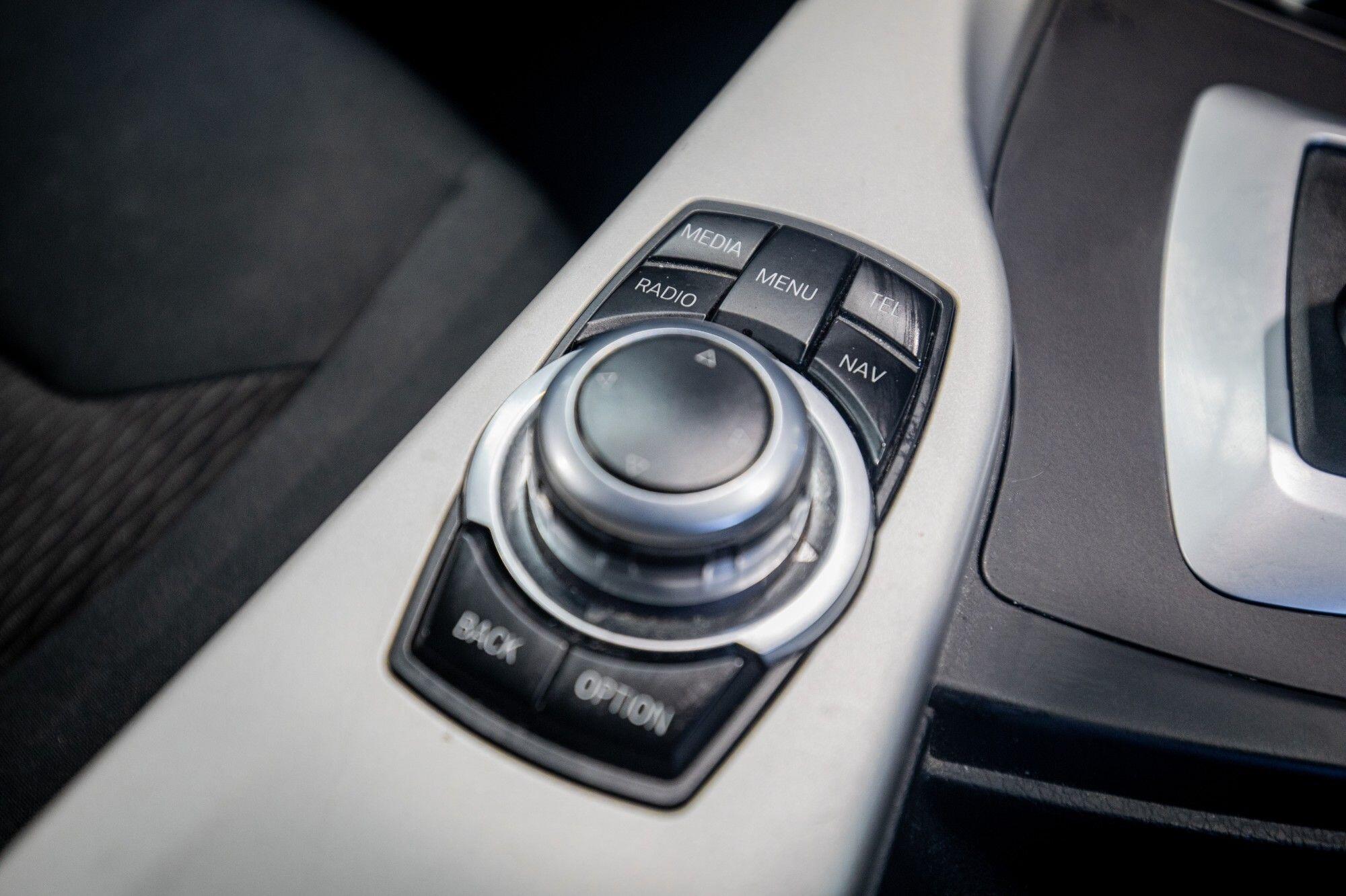 BMW 3 Series view 32