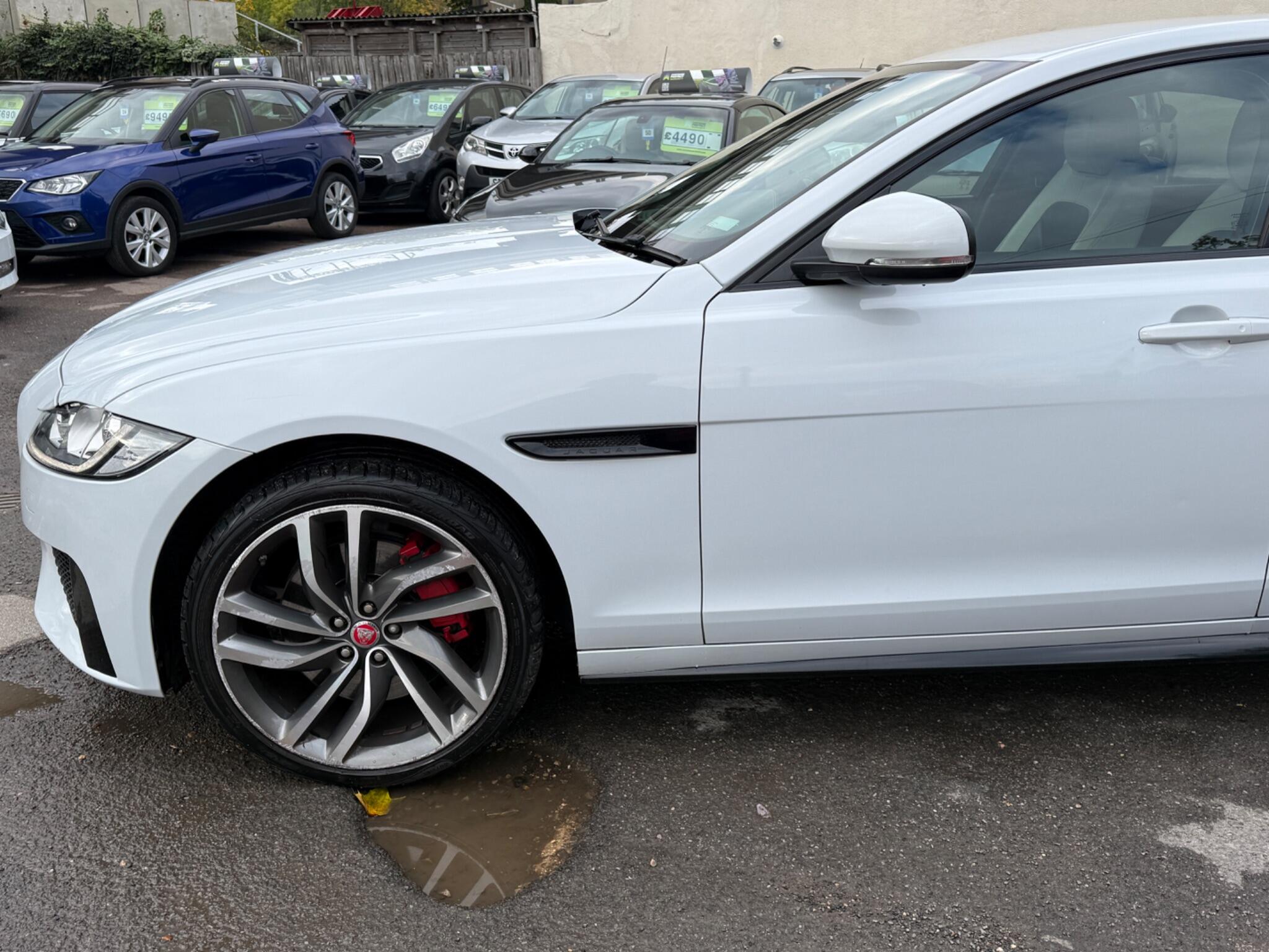 Jaguar XF - Image 9