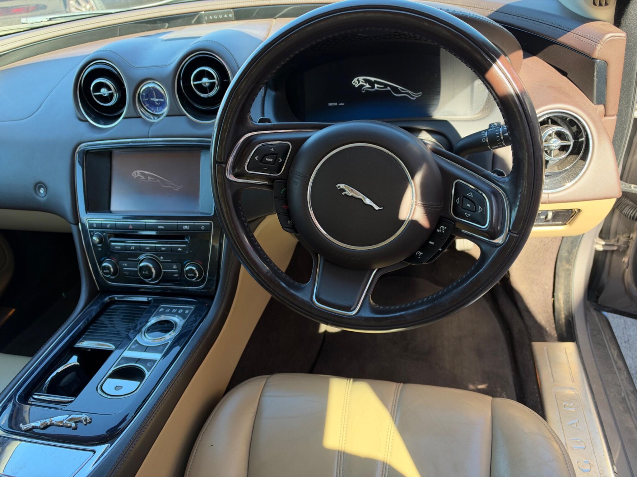 Jaguar XJ view 11