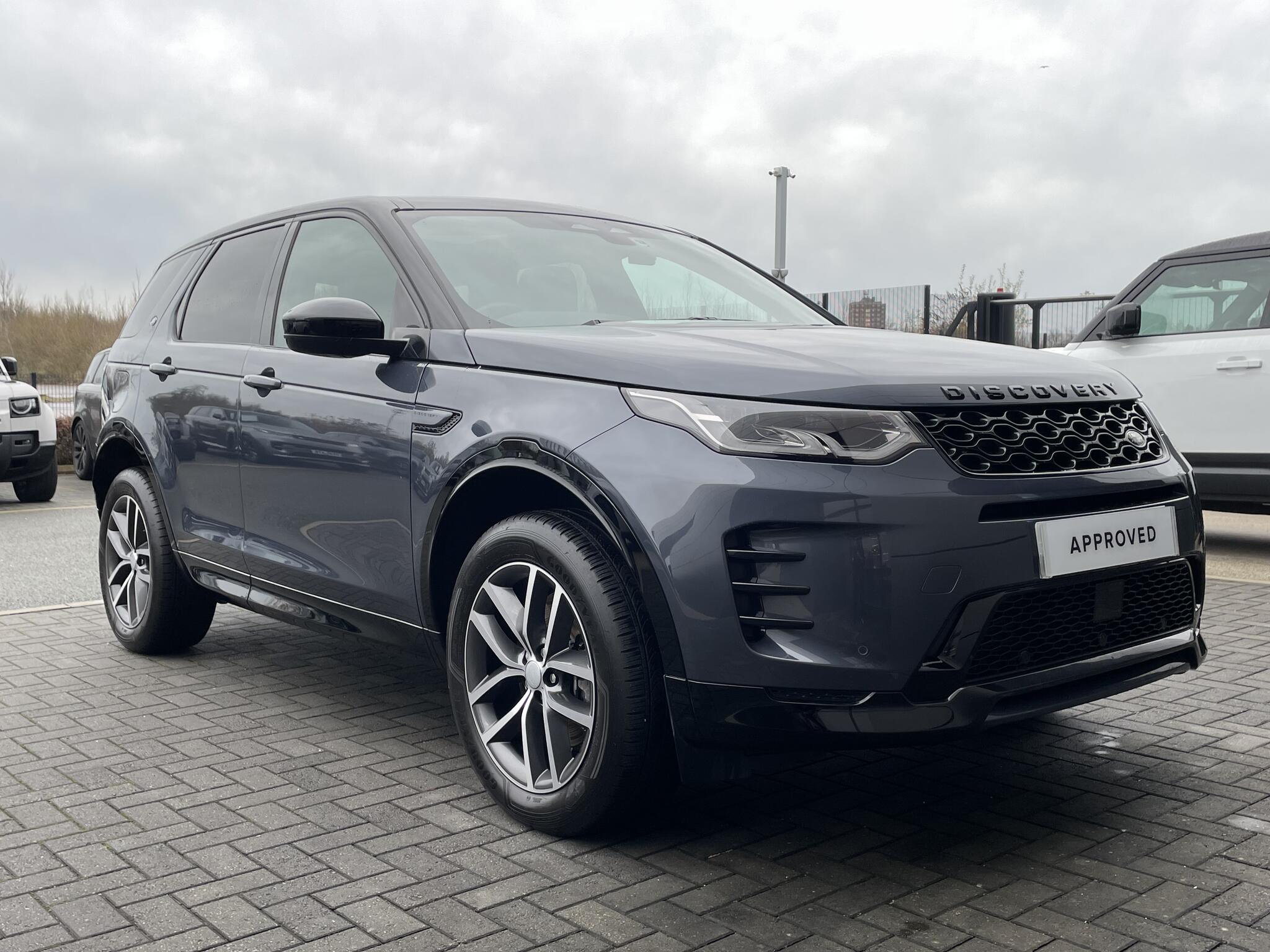 Land Rover Discovery Sport view 56