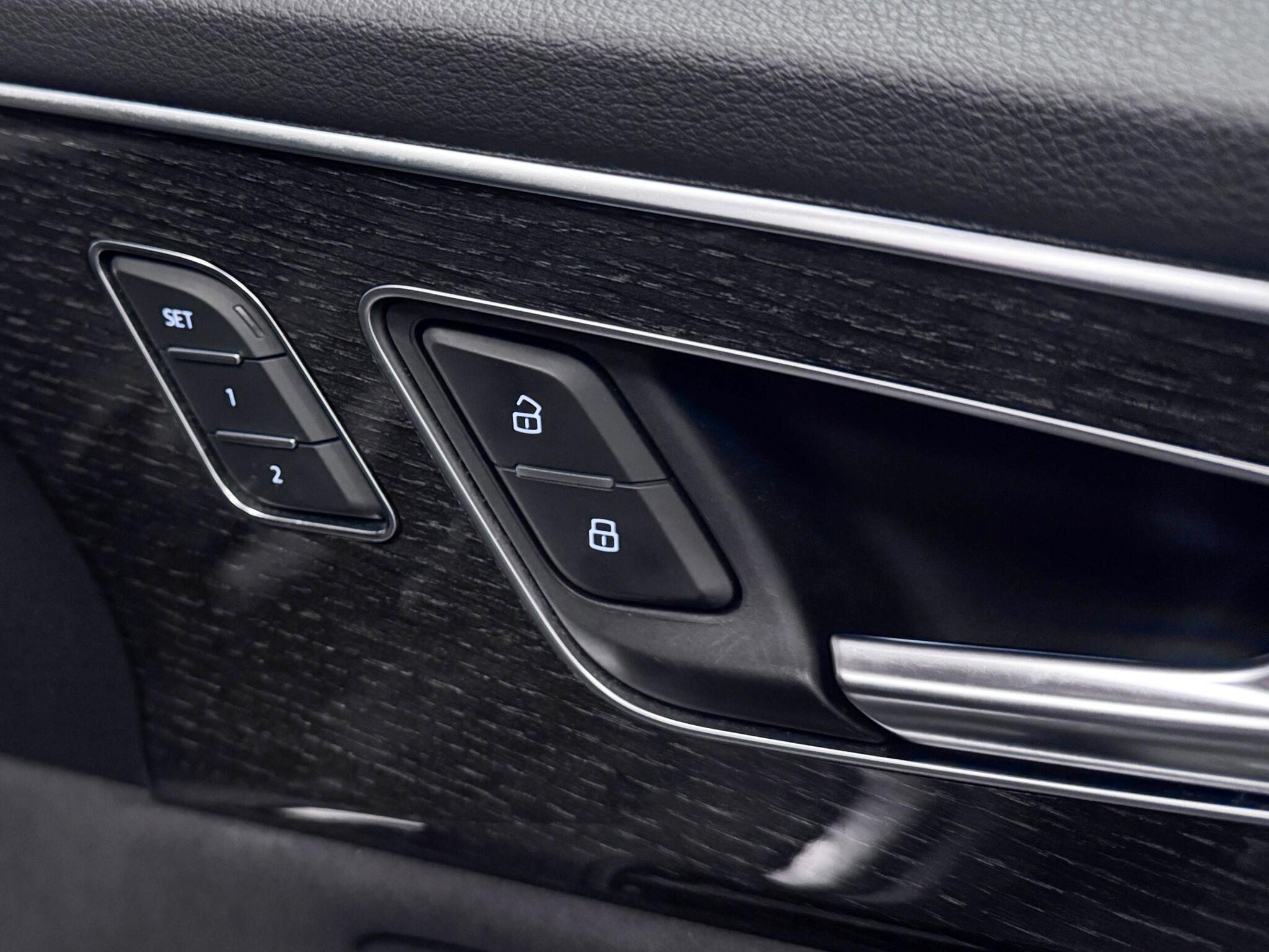 Audi SQ8 view 18