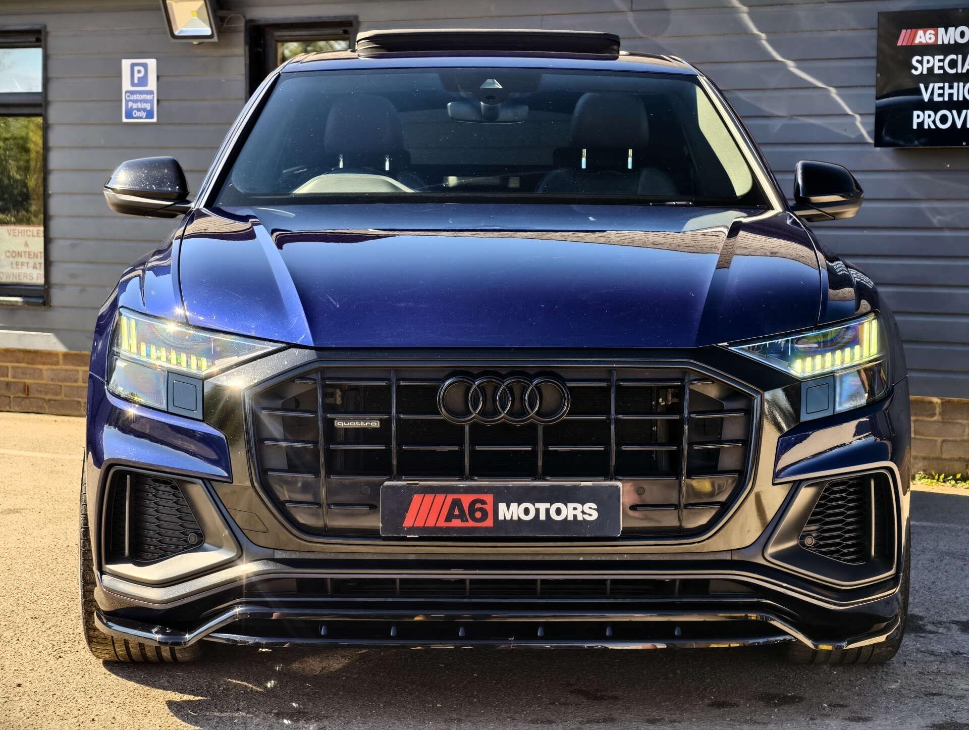 Audi Q8 view 12